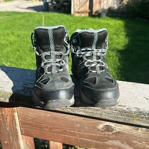 LL bean hiking boot size 2